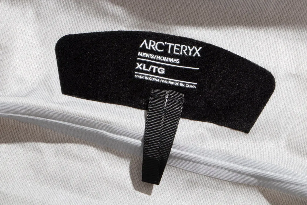 ARC TERYX BETA LT Jacket-Men's GTX Yb N 100d-X 3L GORE-TEX Pro ISO 90（ISO 4） Breathable ， Breathable， 。 ，Water Tight RS 。Alpha SV ， Storm Hood ， ， ，VISLON ， Velcro ， Zip-in， ARC TERYX ALPHA SV Arc’teryx ， ， ， 。 Color： Size：S～XL